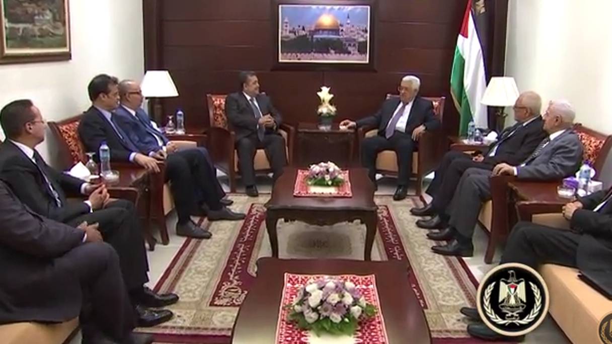 Hamid Chabat, chef du Parti de l'Istiqlal, avec le président de l'Autorité palestinienne, Mahmoud Abbas, lors d'une précédente rencontre.

