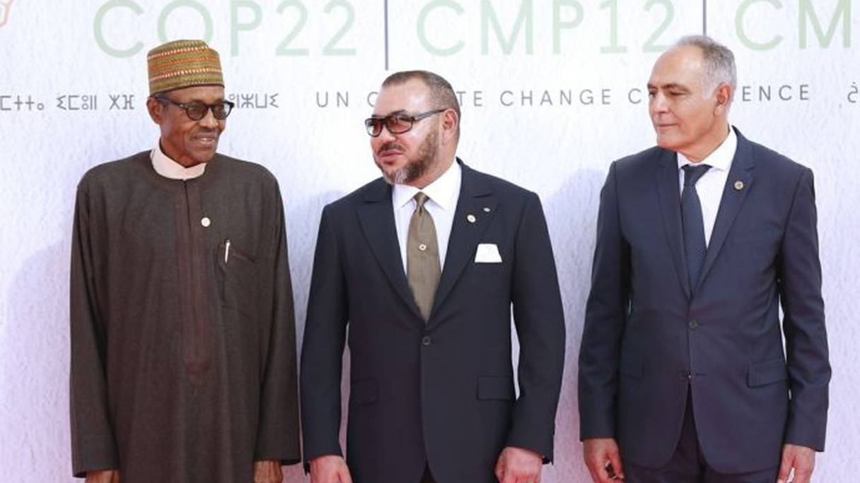Le souverain recevant le président Buhari lors de la COP22 à Marrakech.
