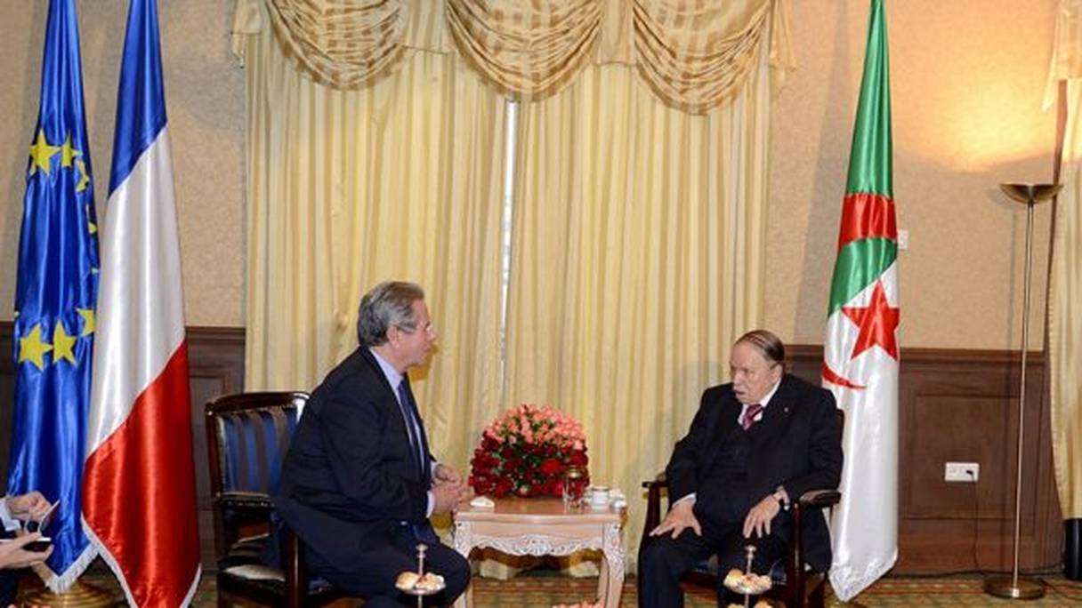Jean-Louis Debré a été reçu en audience le 5 décembre 2015 par le président Bouteflika.
