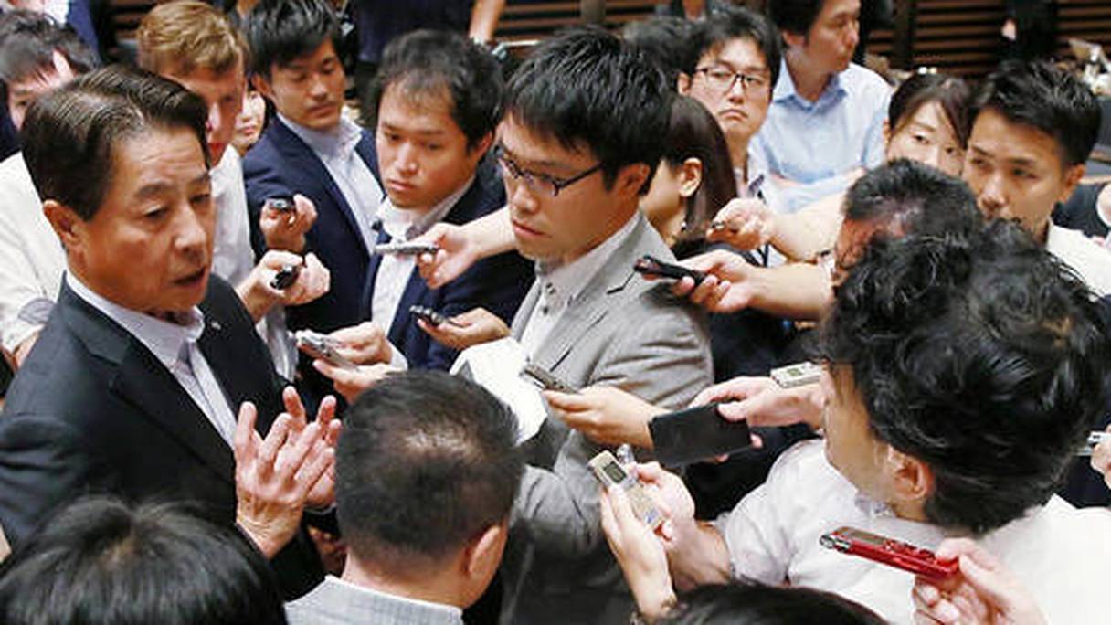 De nombreux journalistes japonais souffrent de surmenage. 
