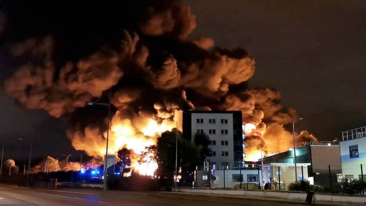 L'incendie s'est déclaré dans une usine chimique de Rouen, sans faire de victimes.
