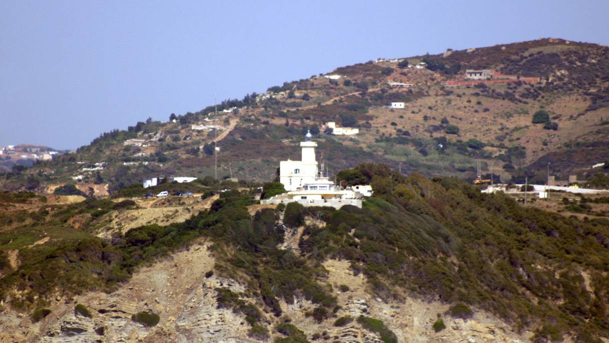 Le cap Malabata est un petit promontoire rocheux, sur le détroit de Gibraltar. Il ferme la baie de Tanger et se trouve à 6 km au nord-est de la ville. Ce cap est pourvu d'un phare et d'un château bâti au début du XXᵉ siècle, dans un style médiéval.
