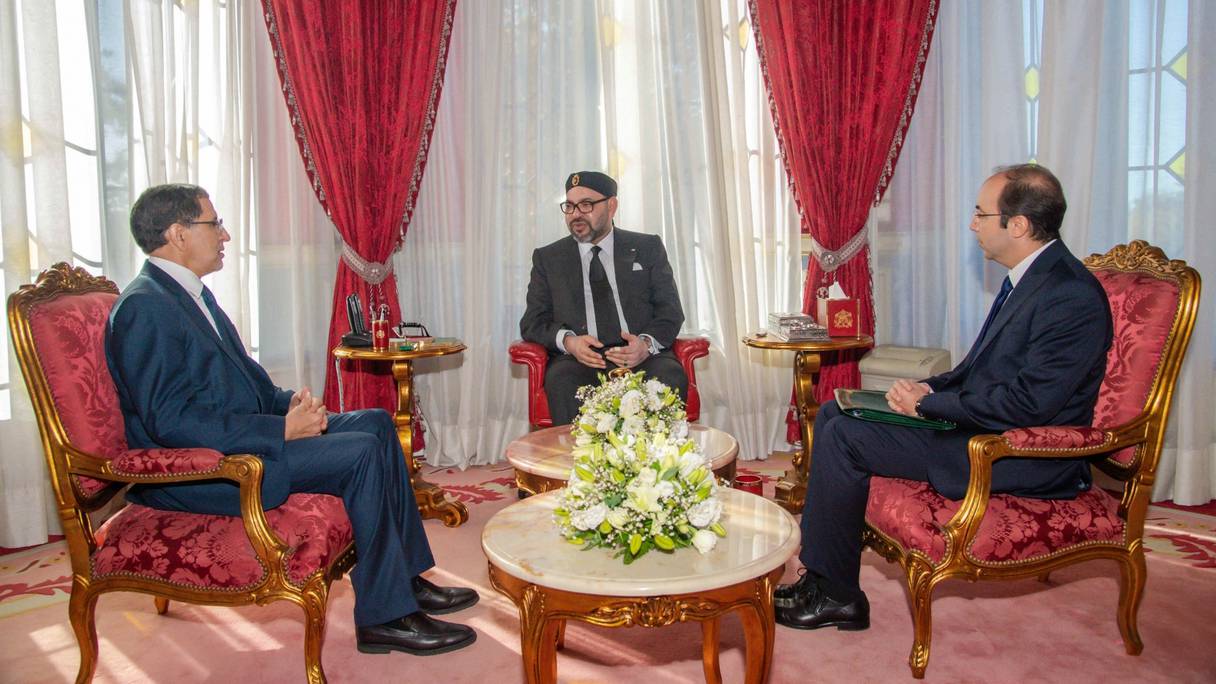 Le roi Mohammed VI avec le chef du gouvernement et le ministre de la Santé, mercredi 7 novembre 2018 au Palais royal de Rabat.
