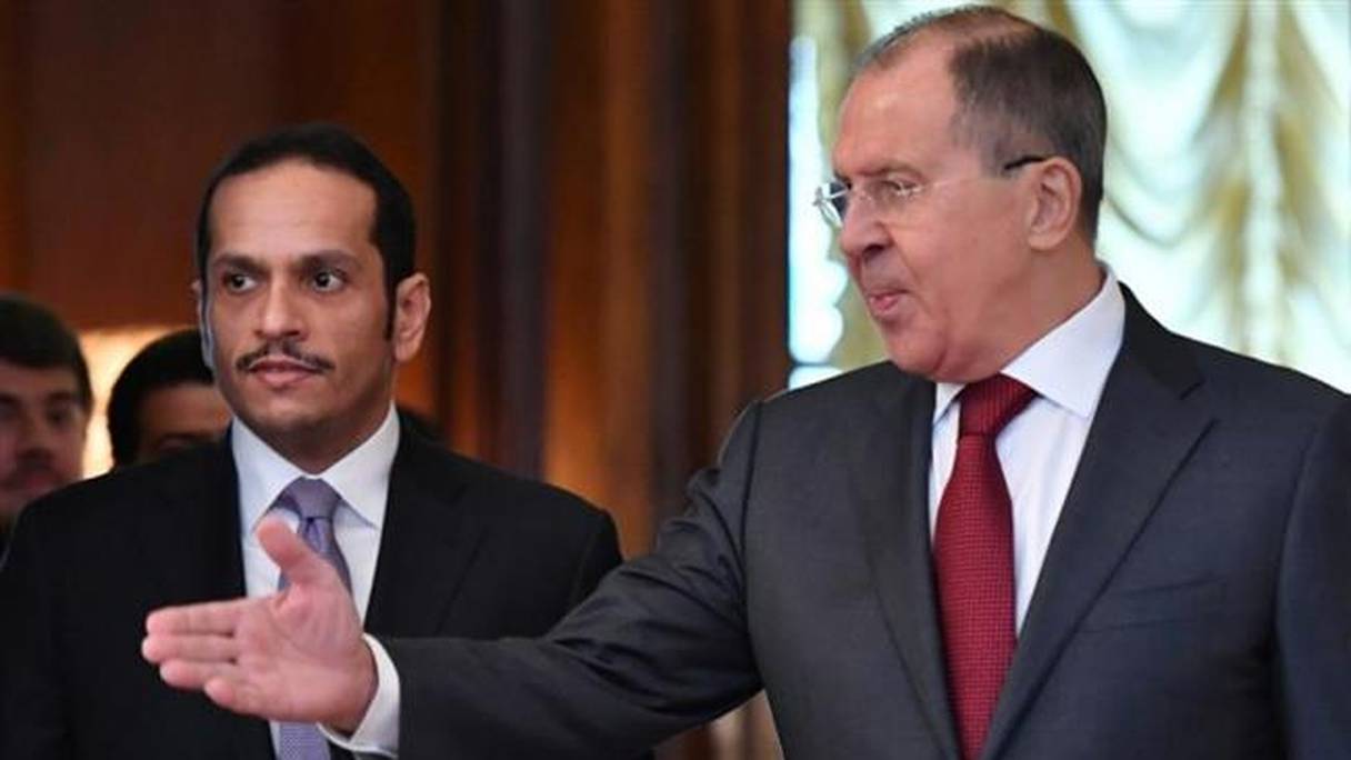 Le ministre qatari des Affaires étrangères Mohammed ben Abdulrahman Al-Thani et son homologue russe Sergueï Lavrov (D) à Moscou le 10 juin 2017.

