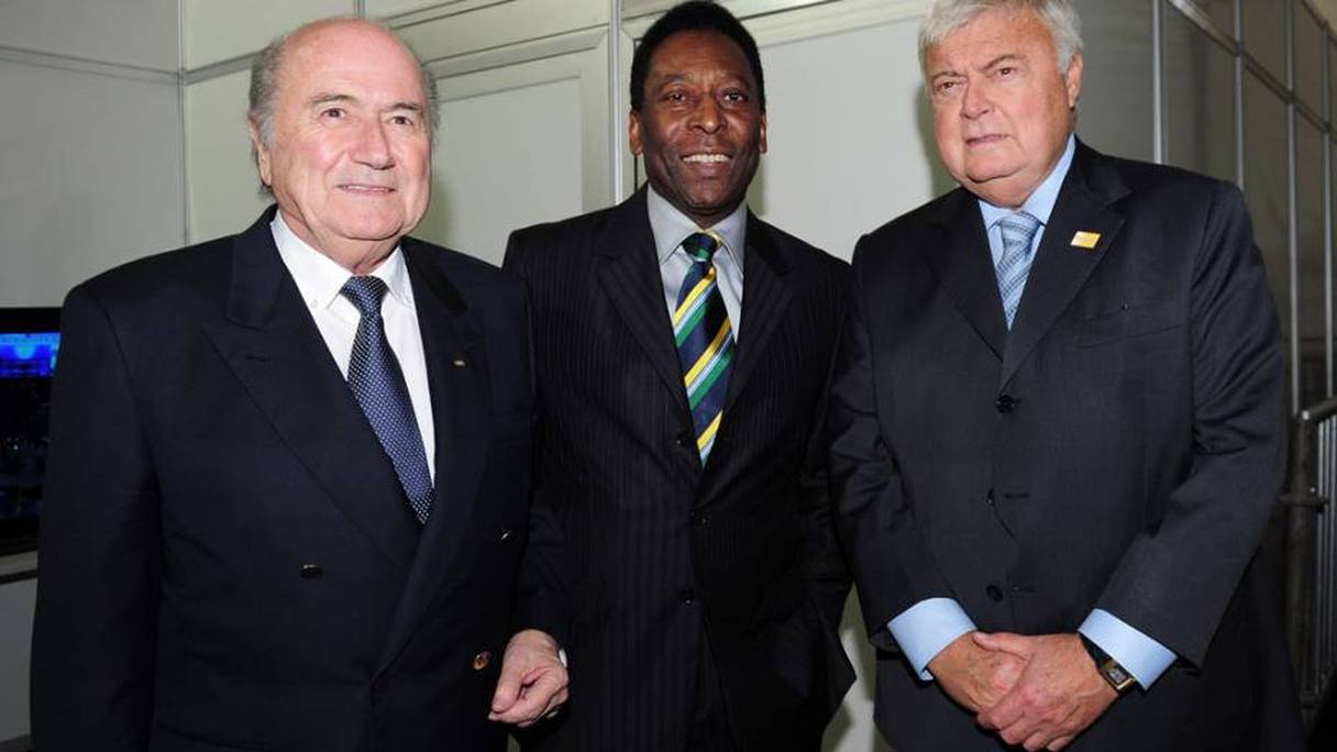 L'ancien président de la Fédération brésilienne de football, Ricardo Texeira, avec Pelé et Sepp Blatter.
