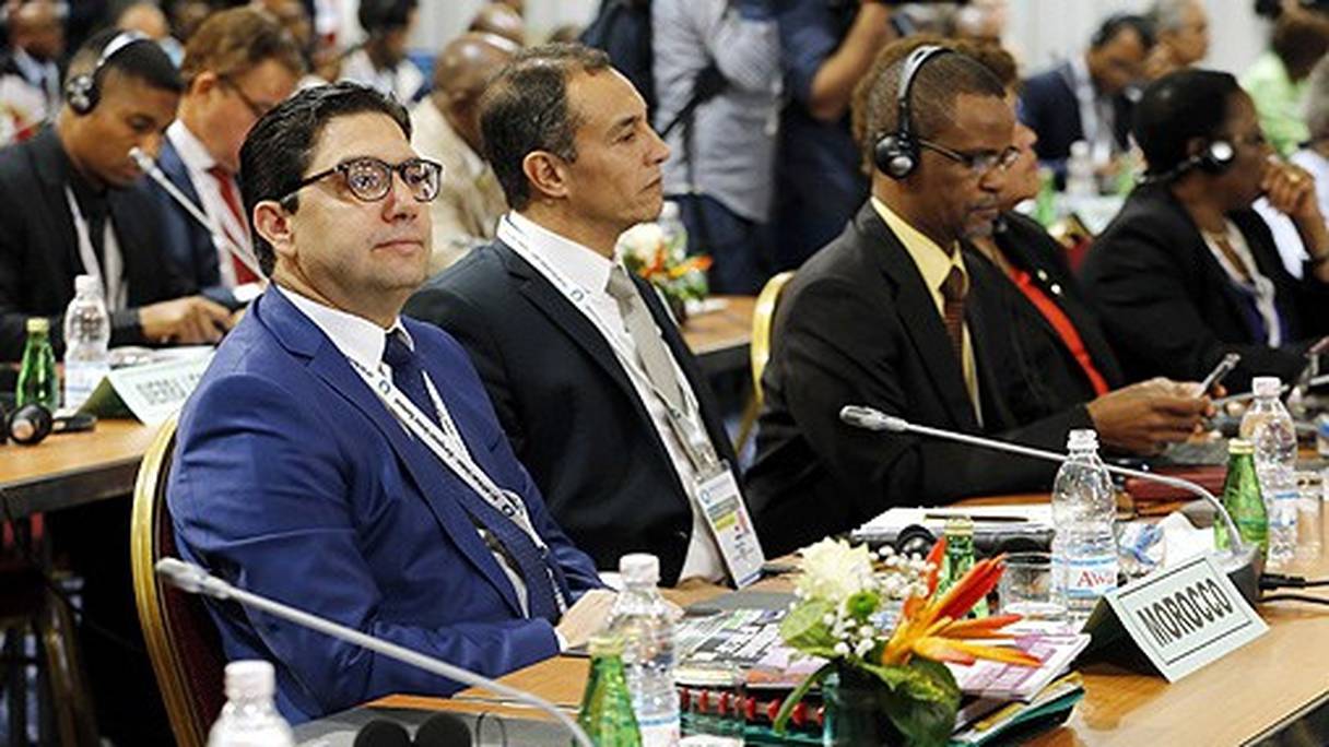 Le MAECI Nasser Bourita et l'ambassadeur du Maroc auprès de l'UE, Ahmed Réda Chami, lors des travaux préparatoires du 5e sommet UA-UE.
