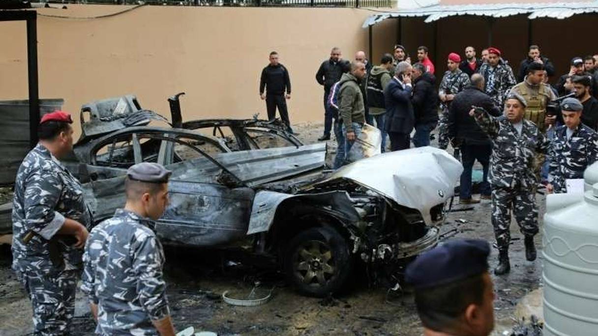 Le véhicule calciné d'un membre du Hamas à la suite d'un attentat à la voiture piégée le 14 janvier 2018 dans la ville de Saïda, au Liban.
