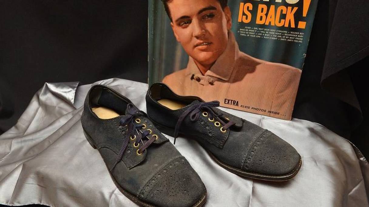 Des "Blue Suede shoes" d'Elvis Presley. 
