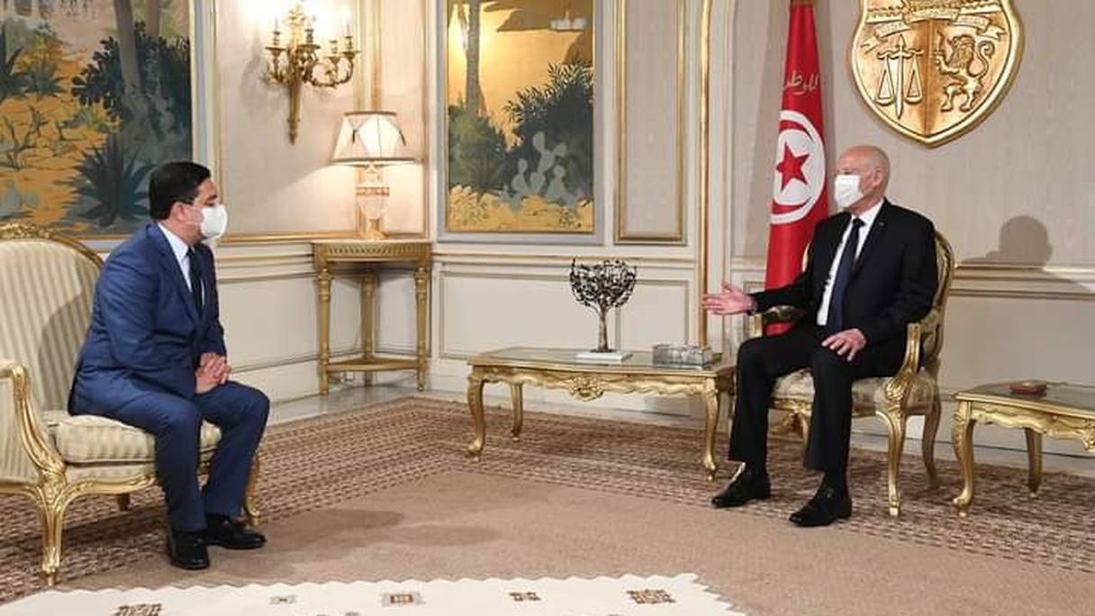 Le ministre des Affaires étrangères, Nasser Bourita, reçu par le président de la République tunisienne, Kaïs Saïed, mardi 27 juillet 2021 à Tunis.  
