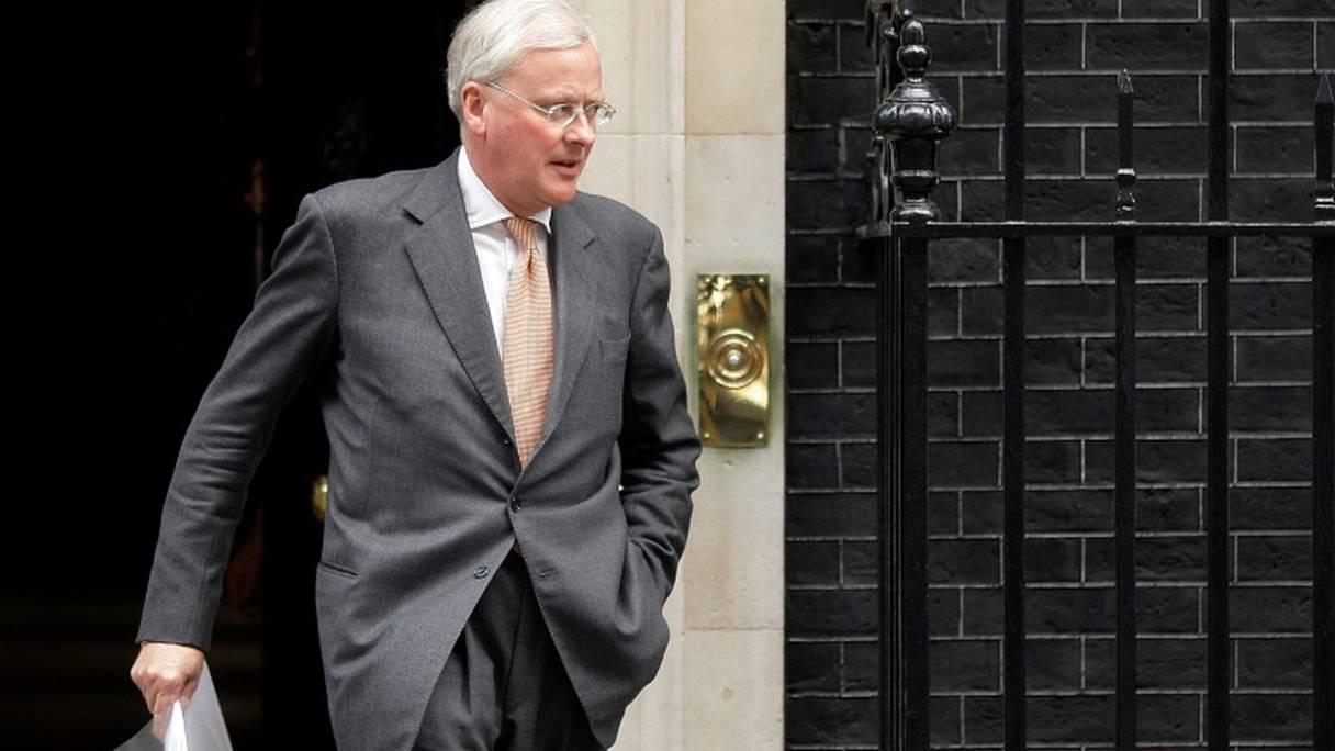 John Varley, ex-directeur général de Barclays quitte le 10, Downing Street à Londres, le 24 mars 2009.
