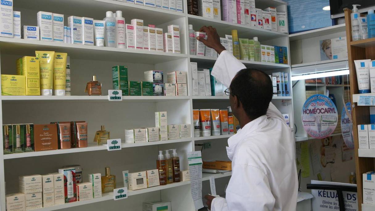 Des syndicats de pharmaciens se sont opposés à cette baisse des prix des médicaments.
