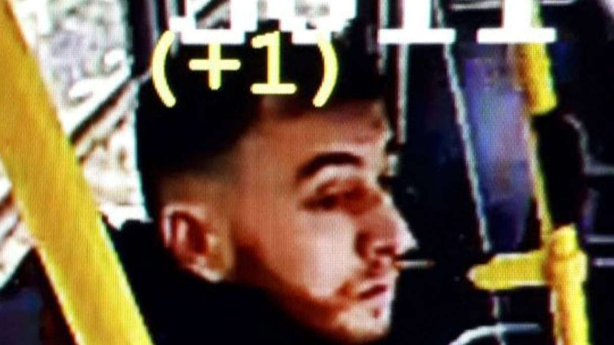 Image tirée d'une vidéosurveillance du tramway rendue publique par la police d'Utrecht montrant le suspect Gokmen Tanis, le 18 mars 2019.
