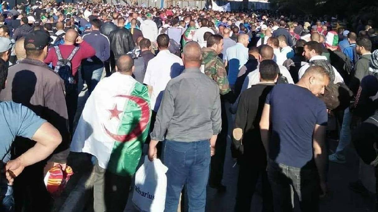 Manifestation monstre des retraités, invalides et radiés de l'armée algérienne.
