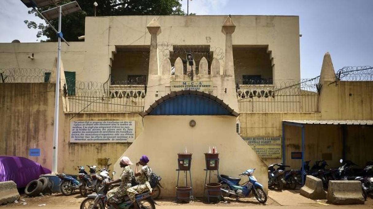 Début août 2020, le nouveau coronavirus n'a toujours pas franchi les hauts murs de la prison de Bamako. 
