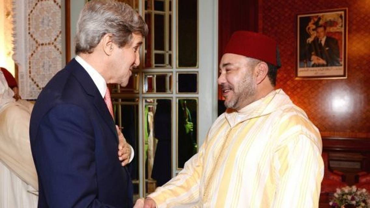 John Kerry, secrétaire d'Etat US, reçu par le roi lors d'une précédente visite au Maroc. 
