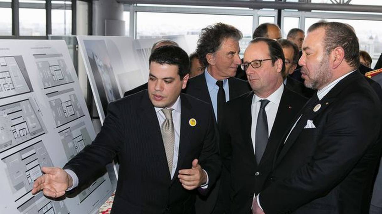 Le roi Mohammed VI et son hôte François Hollande, lors de la présentation du projet de centre culturel marocain à Paris.
