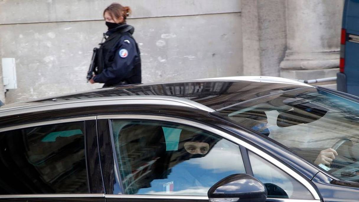 Arrivé escorté par les gendarmes d'élite au palais de justice de Paris, Abrini a été immédiatement mis en examen.
