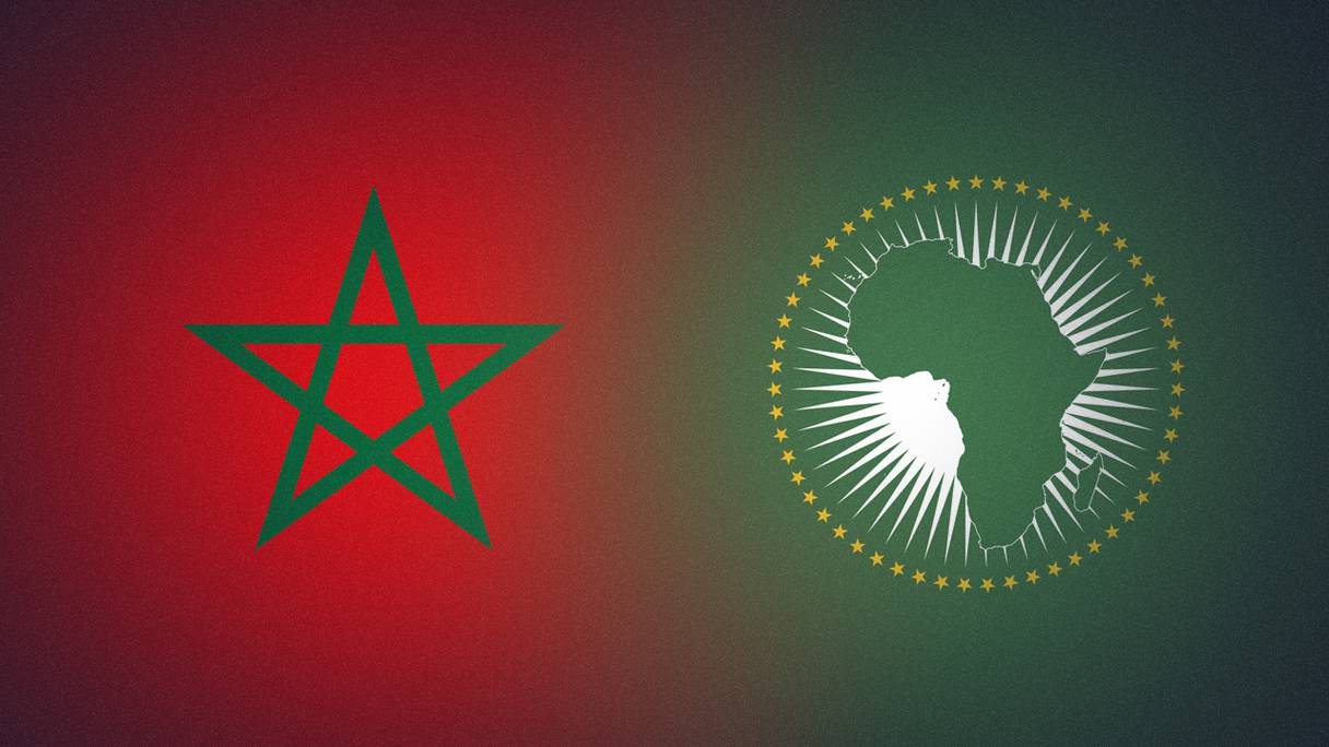 Les drapeaux du Maroc et de l'Union africaine.
