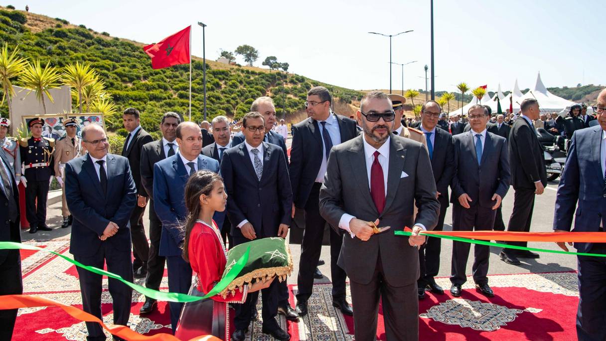 Le roi Mohammed VI inaugurant, lundi 2 juillet, la rocade urbaine N°2 de Rabat-Salé.
