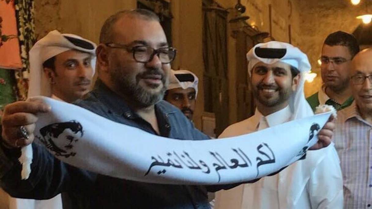 Yassir Zenagui, conseiller de Mohammed VI: l'image publiée du roi au Qatar est un "grotesque montage".
