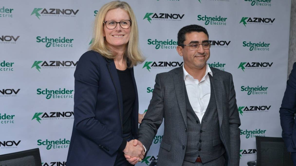 Lors de la signature de l'accod entre Schneider Electric et Kazinov, vendredi 17 janvier 2020.
 
