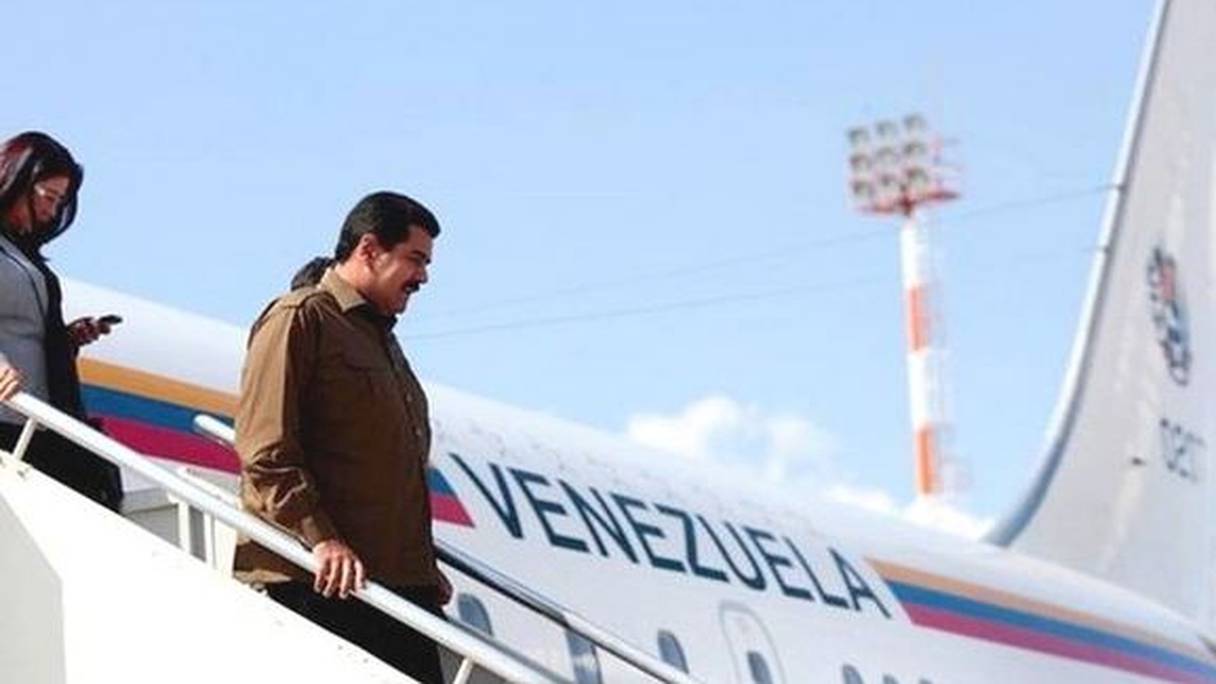 Le dictateur vénézuélien, Nicolas Maduro, à l'aéroport d'Alger.
