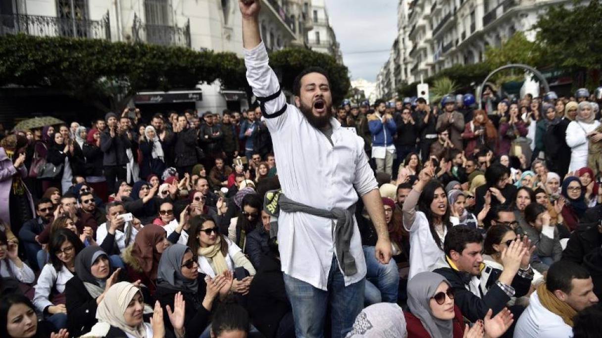 Lors d'une manifestation de médecins algériens contre Bouteflika.

