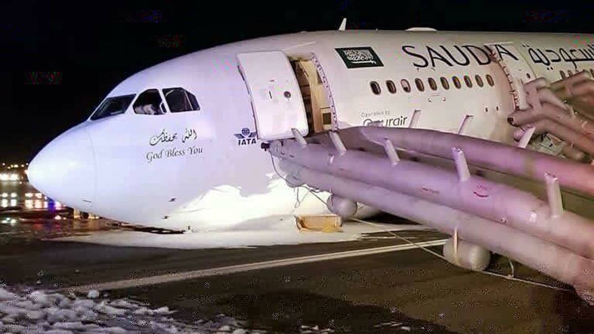 L'avion de la Saudia peu après son atterrissage.

