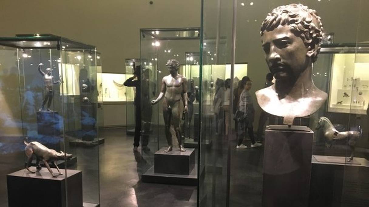Des objets archéologiques exposés au musée de l'Histoire et des civilisations de Rabat.
