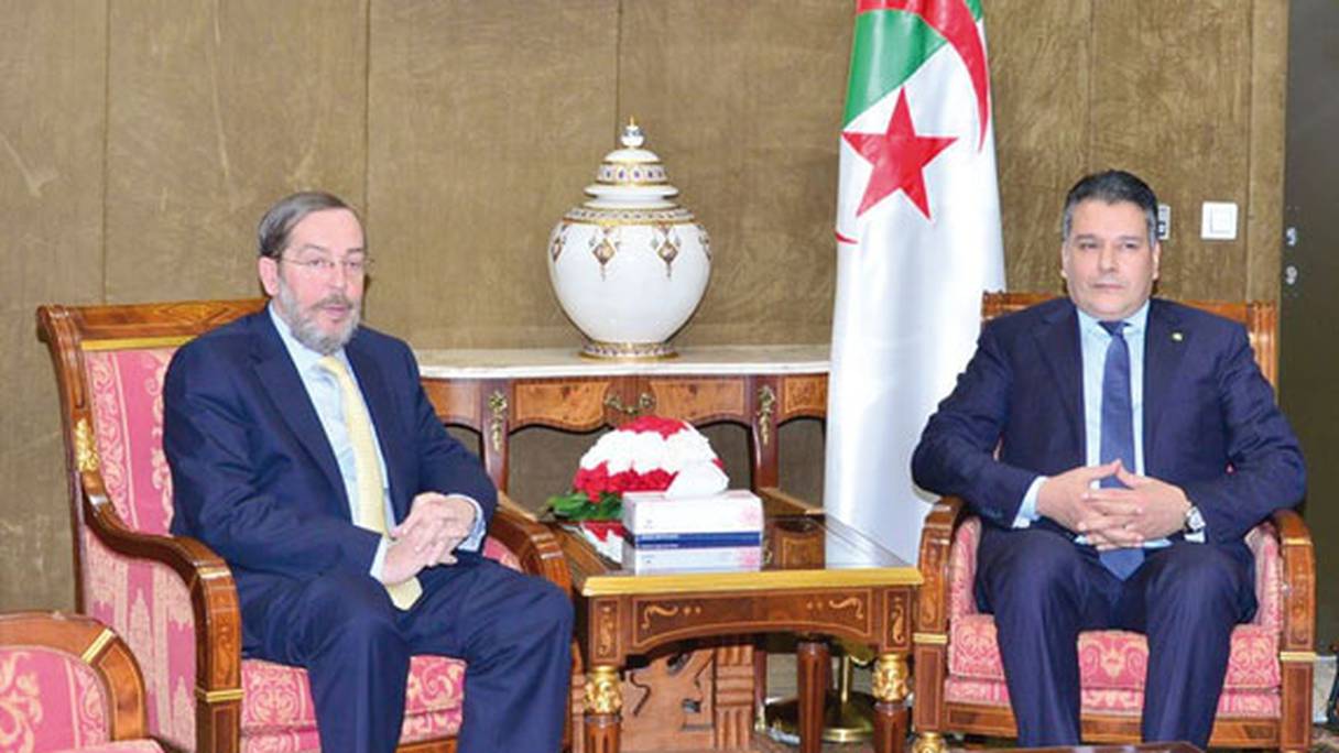 Le président de l’Assemblée populaire nationale, Mouad Bouchareb, recevant l’ambassadeur d’Espagne, Fernando Moran. 
