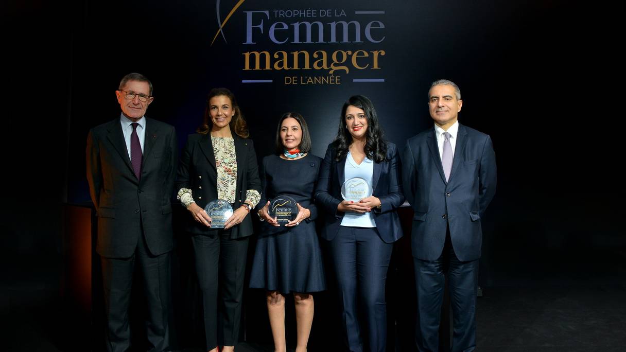Hassan Ouriagli, PDG de la SNI, et Gérard Mestrallet, président du Conseil d’Administration d’ENGIE, en compagnie des 3 lauréates de cette 2ème édition du Trophée de la femme manager de l'année.
 
 

