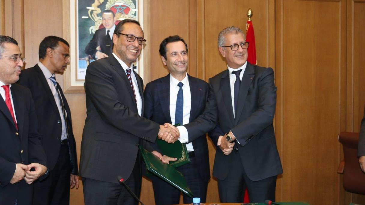 Lors de la cérémonie de signature du protocole d'accord liant l'Etat à l'ONCF, le jeudi 25 juillet 2019 à Rabat
