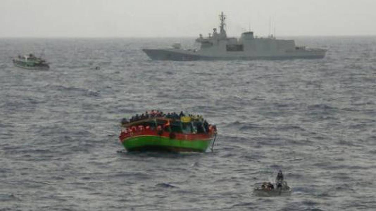 Photo fournie par la marine italienne d'une opération de sauvetage en Méditerranée, le 20 mai 2015.
