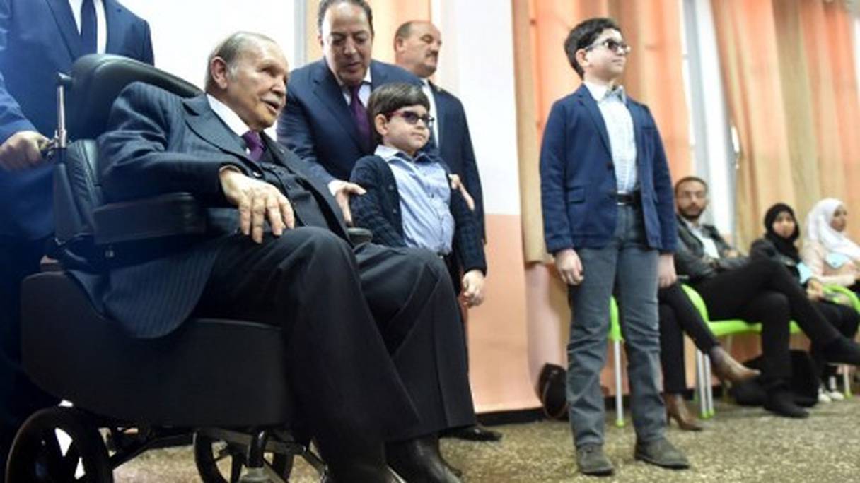 Abdelaziz Bouteflika, visiblement très diminué par la maladie.
