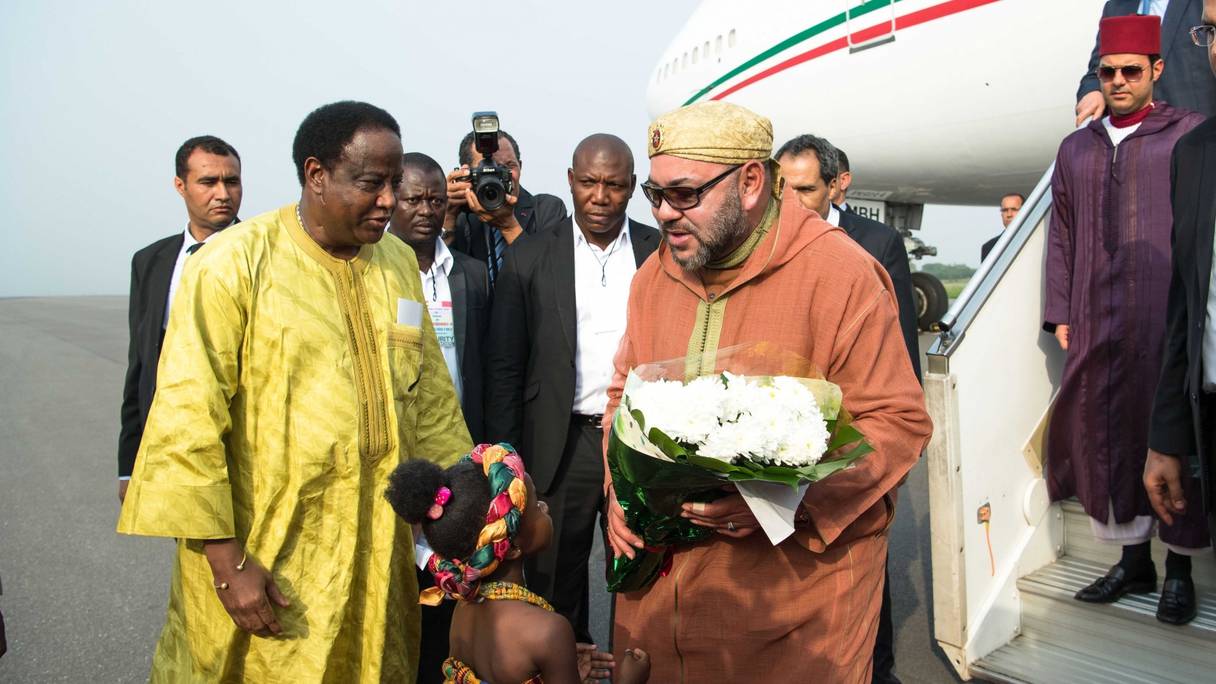 Le roi Mohammed VI à son arrivée au Ghana en 2017.
