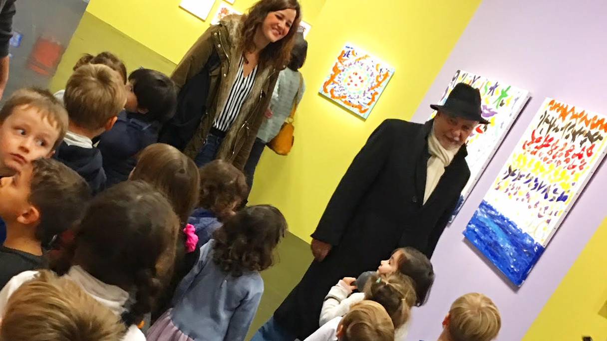 Un groupe d'enfants ont visité l'exposition de Tahar Benjelloun à l'Institut du monde arabe à Paris
