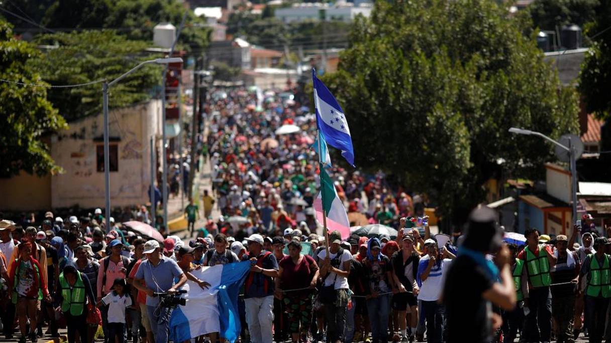 Environ 5.000 migrants de la caravane sont arrivés la semaine dernière à Tijuana, après avoir parcouru plus de 4.000 kilomètres en un peu plus d'un mois pour fuir la violence et la pauvreté au Honduras. 
