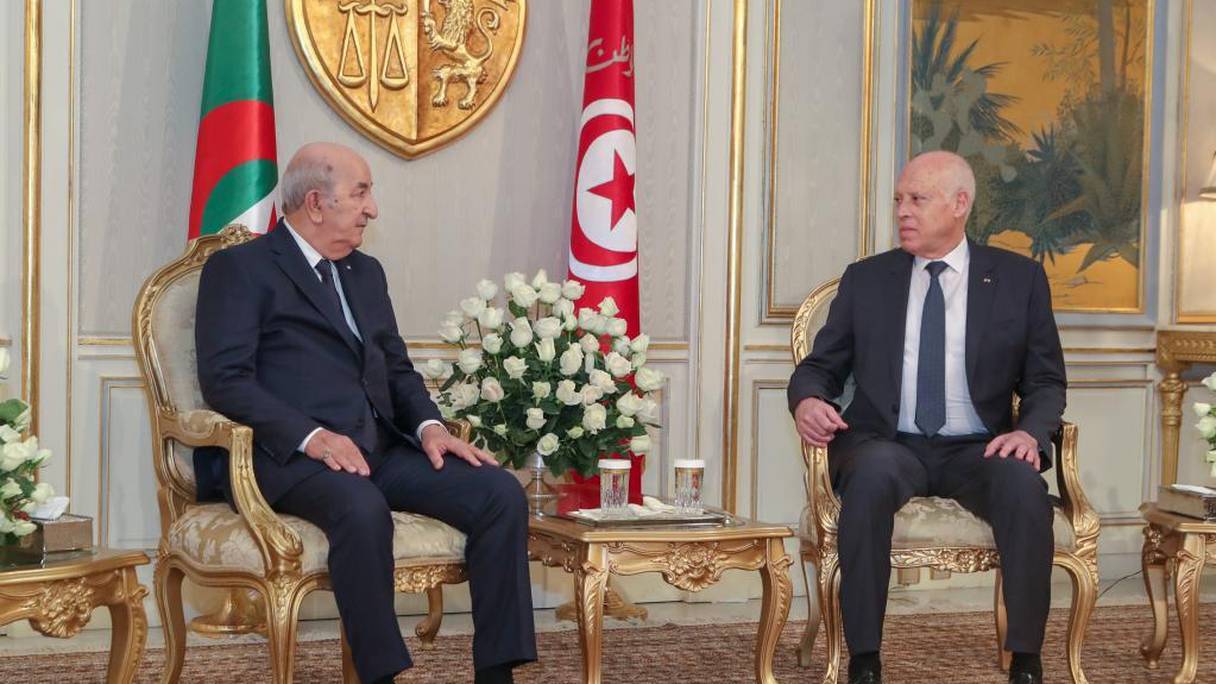Les présidents tunisien Kaïs Saïed et algérien Abdelmadjid Tebboune.
