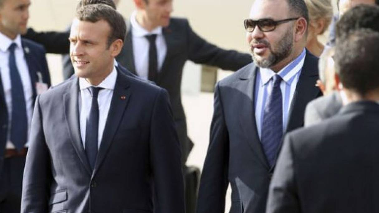 De droite à gauche: le roi Mohammed VI et le président français Emmanuel Macron.
