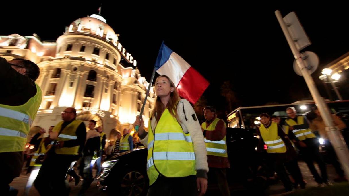 Les "gilets jaunes" ont commencé à se rassembler samedi à l'aube pour bloquer routes et points stratégiques à travers la France.
