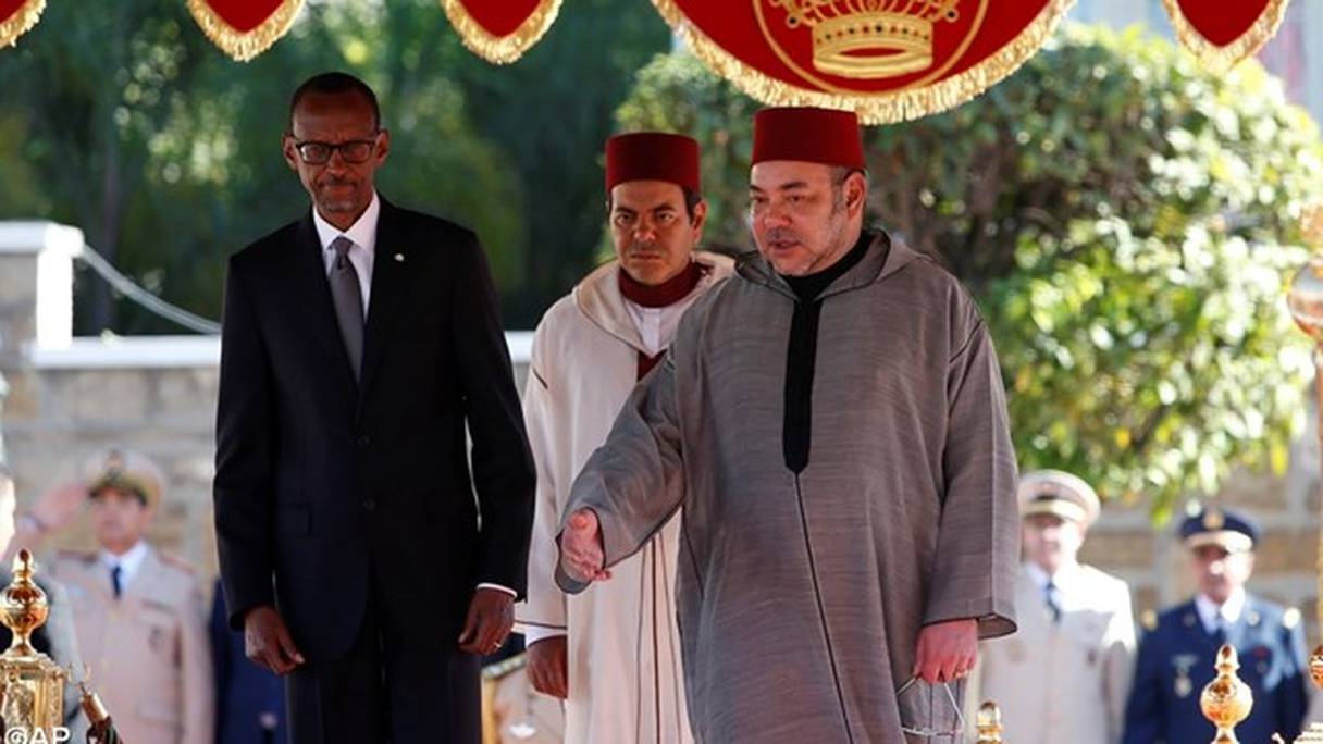 Paul Kagame, président de la république du Rwanda, s'est rendu le 20 juin dernier au Maroc. Ici, le président de ce pays ami reçu par le roi Mohammed VI à Casablanca.
