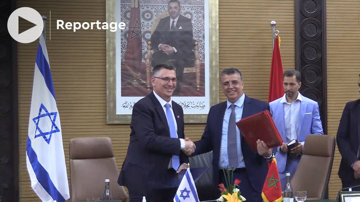 Le ministre de la Justice, Abdellatif Ouahbi, et son homologue israélien, Gideon Saar, en visite de travail au Maroc, mardi 26 juillet 2022, à Rabat.

