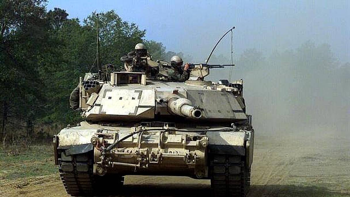 Avec les chars de combat, de type Abrams, les FAR acquièrent une supériorité offensive incontestée.
