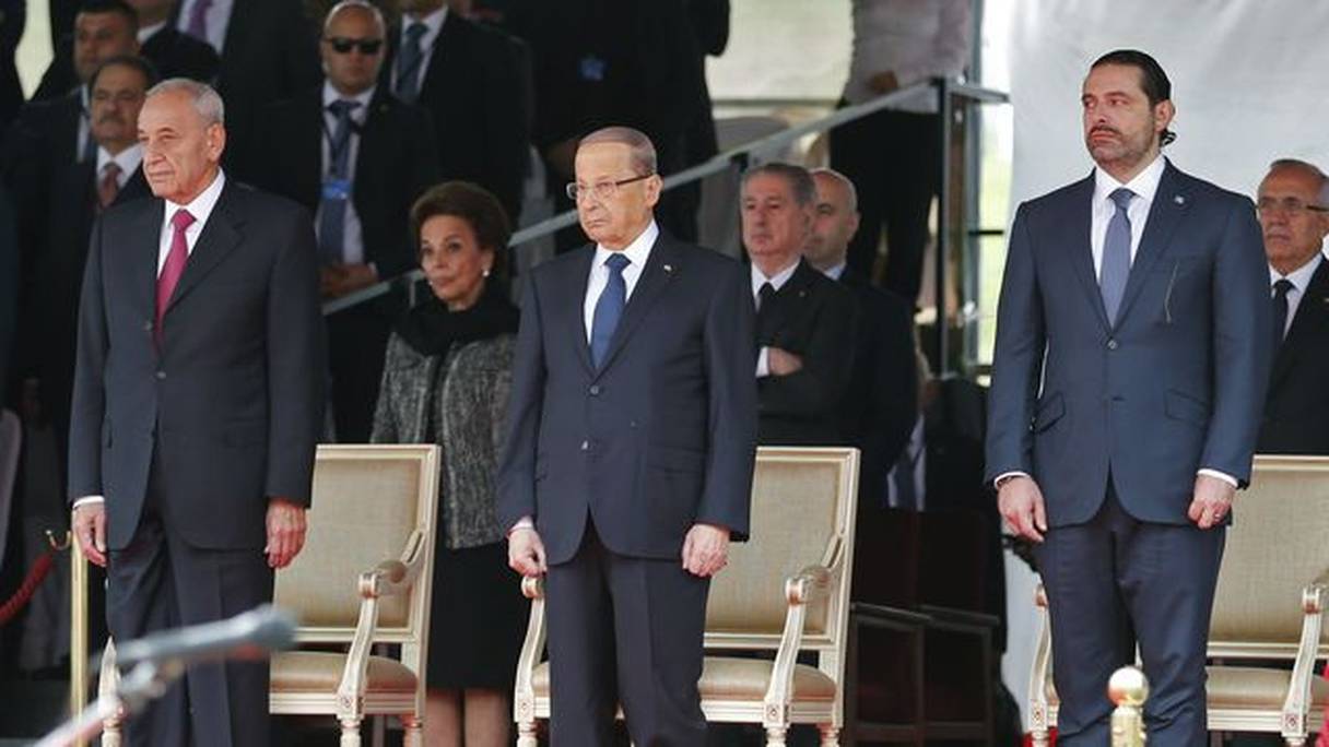 Le président du Parlement Nabih Berri, le président libanais Michel Aoun et le Premier ministre libanais démissionnaire Saâd Hariri, lors d'une cérémonie pour la fête d'indépendance le 22 novembre 2017 à Beyrouth.
