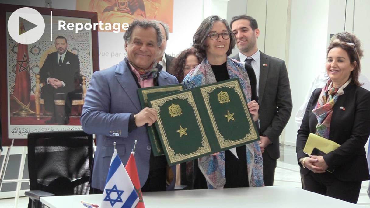 Une convention de partenariat a été signée par Mehdi Qotbi, président de la FNM, et Raz Samira, directrice de la Fondation des musées d’Israël, mercredi 30 mars 2022, à Rabat.
