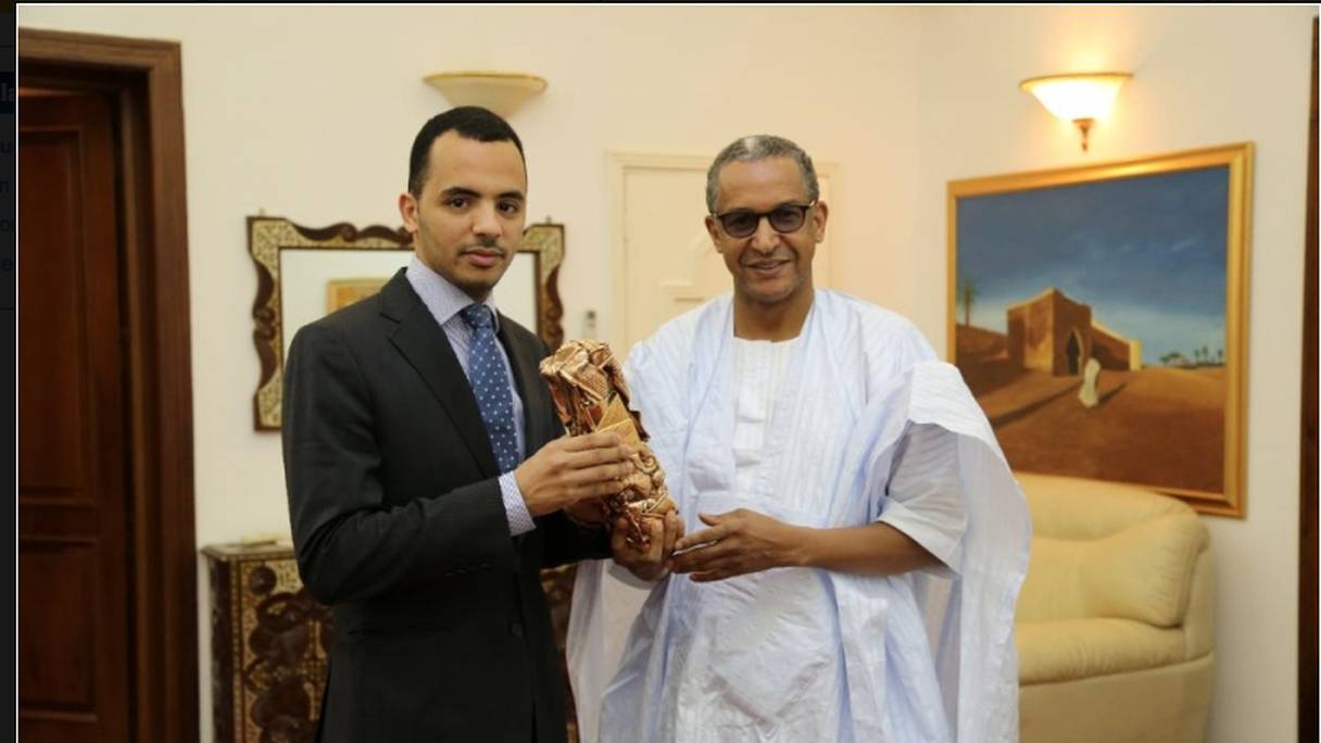 Le défunt Ahmedou Ould Abdelaziz, en costume-cravate. 
