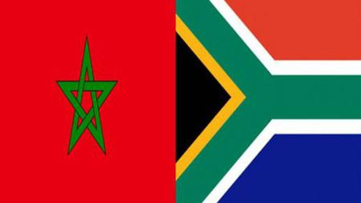 Drapeaux marocain et sud-africain.
