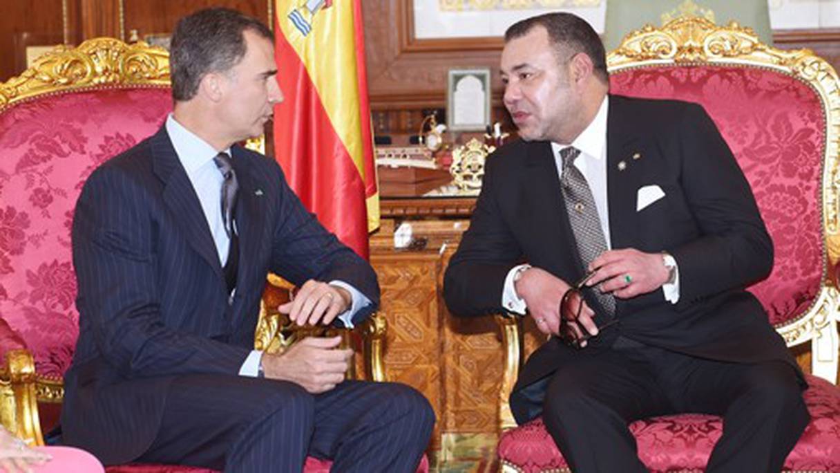 Le roi Mohammed VI s’entretient avec le roi Felipe VI. 
