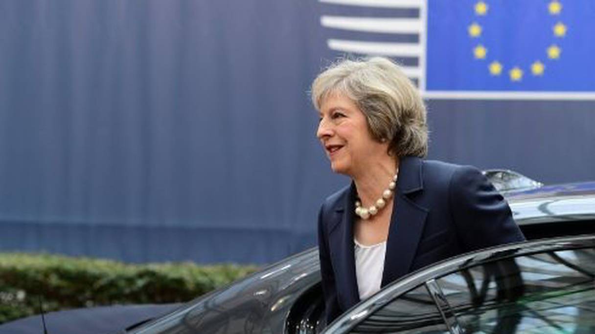 Theresa May, la Première ministre œuvre pour ouvrir deux ans de négociations.
