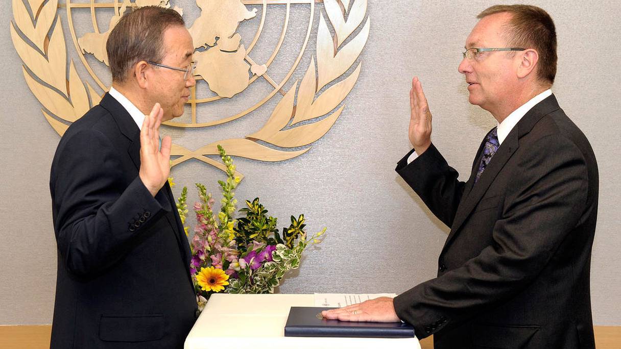 Jeffrey Feltman prêtant serment après sa désignation le 11 juin 212, secrétaire général adjoint aux Affaires politiques de l'ONU.
